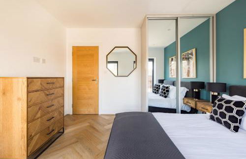 Staines Riverside by Charles Hope - Foto 18