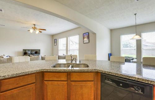 Covered Patio and Spacious Yard Houston Area Home! - Foto 16