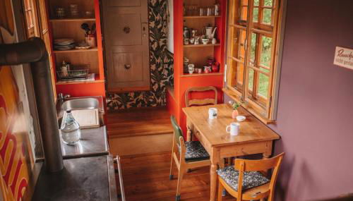 Benno der Wagen - kreativ gestaltetes Tiny House AM WALDRAND Nahezu Alleinlage Rennsteig Grünes Band NATUR PUR Hund willkommen - Foto 3