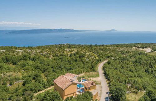 Villa in Skitaca with Pool and Sea Views - Photo 21