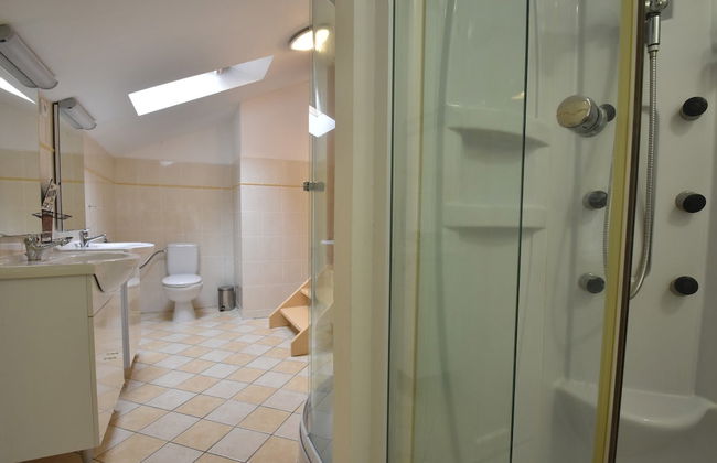 Spacious Holiday Home in Zlata Olesnice - Photo 35