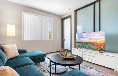 Heart of Irvine *Luxury Apt w/Pool & Gym* - Foto 1