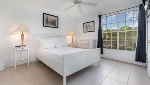 Family Home w/ Pool & Water Views, Near Disney - Foto 2