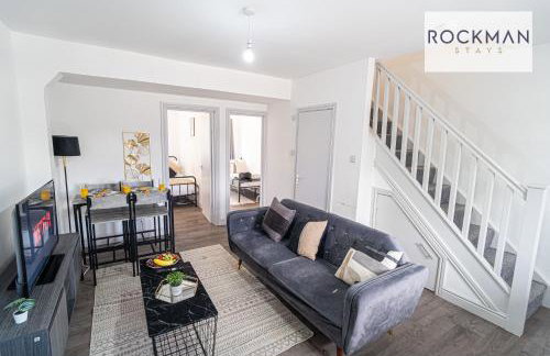 Ten Cromwell - FREE PARKING - Spacious 3 Bedroom Contractor Home - Central Grays Close to Station and Shops - Fast Wi-Fi - Long Term Stays - Foto 19