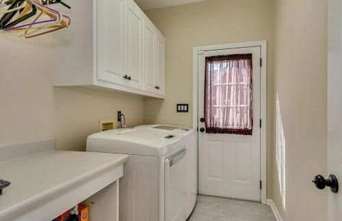 Lakefront Home for Families and Groups - Private Pool, BBQ, Paddle, Fishing - Foto 30