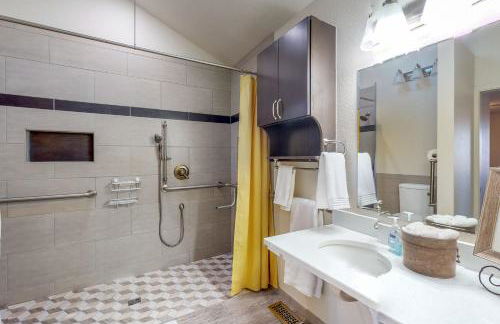 Work and Play! Spacious Lake-View Home in Greeley - Foto 14