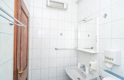 Gorgeous Apartment In Dubrovnik - Photo 24