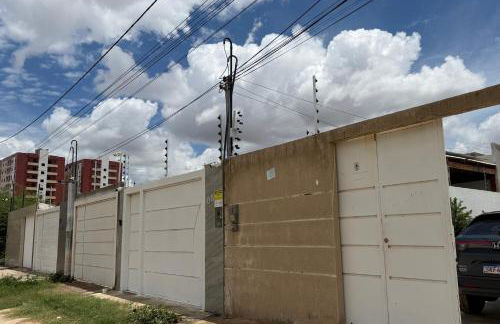 Casa com piscina moderna e aconchegante para sua maior comodidade - Foto 3