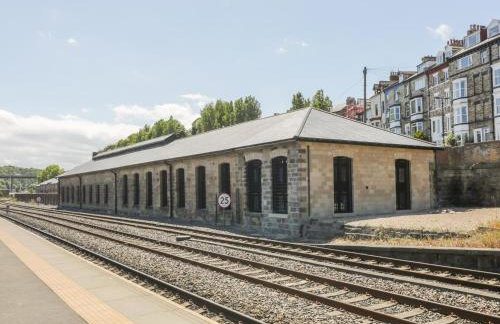 Blue Peter Engine Shed - Photo 1