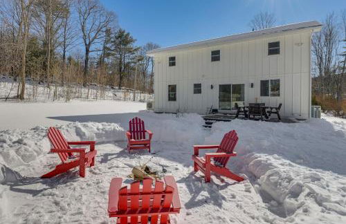 Bradford Group Getaway! Cabin with Deck and Fire Pit - Foto 5