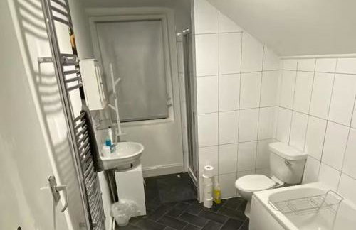 Cosy 2 Bed House - Sleeps 3 Parking & Garden - Foto 20