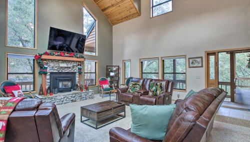 Spacious Pine Mountain Club Cabin with Fire Pit - Photo 5