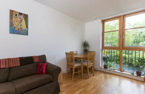 Spacious 2BR Flat Near Camden & Kings Cross Tube - Pass the Keys - Foto 9