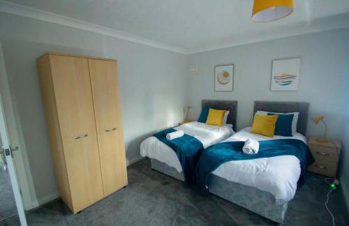 Hilltop Place Suites 3 Bedrooms 4 beds for CONTRACTORS with FREE PARKING FOR VANS - Foto 11
