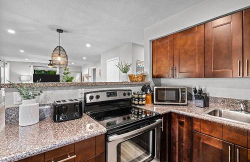 Bali Inspired home with Heated Pool, Sauna and Hot Tub! Close to Beach and Atlantic Ave - Photo 29