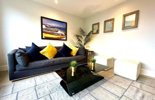 Stunning New 2 Bedroom Apartment - Next to the Beach - Great Location - FREE Parking - Fast WiFi - Smart TV - sleeps up to 4! Close to Purbeck, Corfe Castle, Sandbanks, Poole & Bournemouth - Foto 13