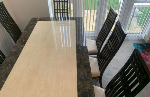 LUXURY 3 BED HOME with MULTIPLE FREE PARKING BAYS Early Check-in Late Check- Out Allowed - Foto 28