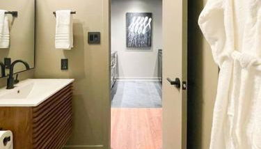 Luxury Warehouse District Condo - Foto 3