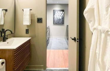 Luxury Warehouse District Condo - Foto 3