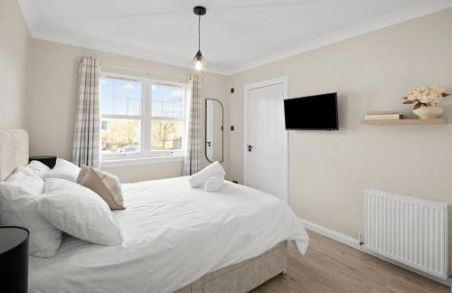 Riverside Rest 2 - 2 Bath, 2 Bedroom Apartment - Free Onsite Parking - Photo 3