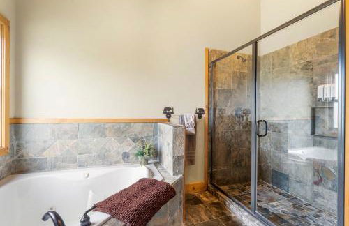 Luxury Lakefront Chalet Resort 2 Pools FREE Amenities Dock Kayaks Waterslide - Foto 72