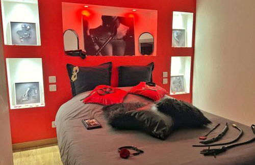 Dark Room Perpignan aux 50 nuances Jacuzzi Privé - Foto 6