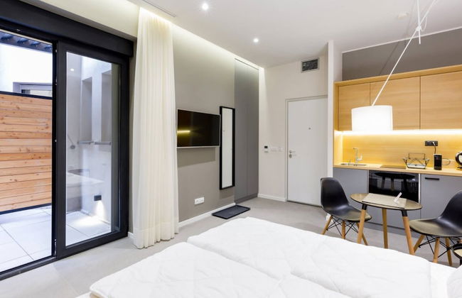 Teanna Lux Apartments - Photo 12