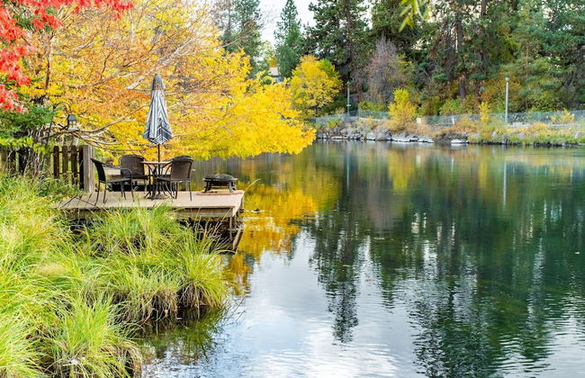 Riverfront Bend by Avantstay Private Dock Kayaks Large Yard w Views Hot Tub - Foto 3