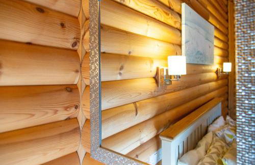 Teal Lodge - Nordic Log Cabin with private hot tub - Foto 26