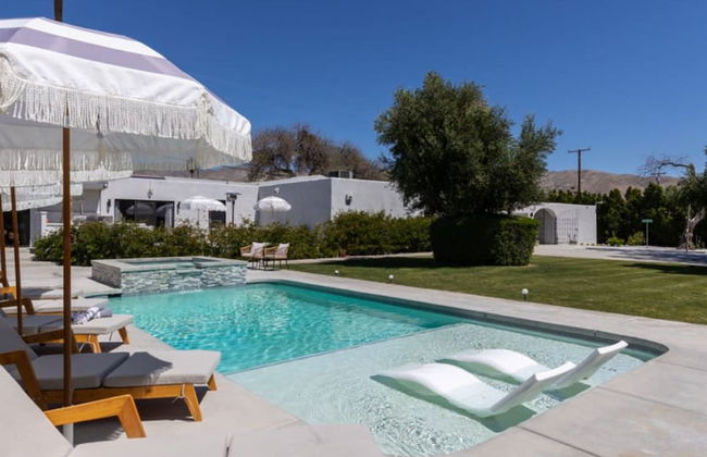 King Deluxe Room - Photo 10