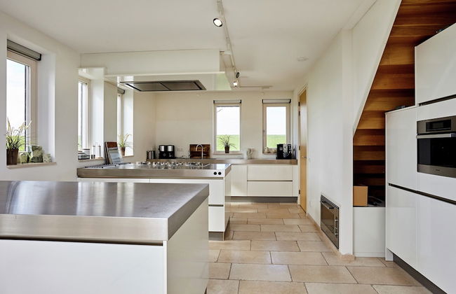 Stately Villa in Wierum with Fantastic Views & Hot Tub - Foto 11