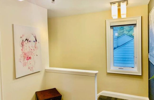 Professional Three Bedroom Condo Suite - Foto 8