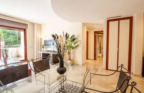 Frontline 2 bed apartment, San Pedro de Alcántara - Photo 5