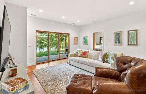 Dockside of the Moon - Photo 33