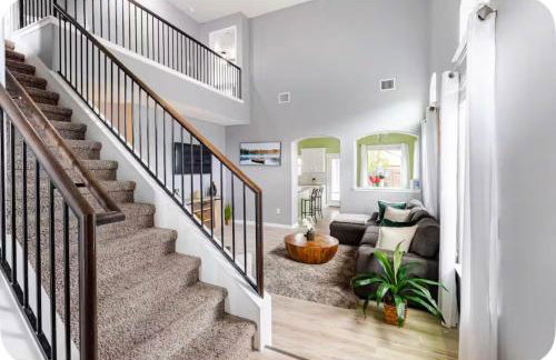 Modern 4BR Retreat, Fast WiFi, Parking, Less than 15 mins from Austin - Foto 23