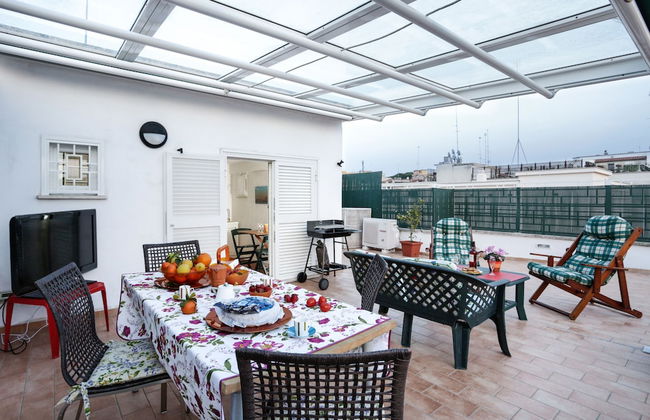 Enjoy the Sunset on Your Vatican Terrace - Foto 27