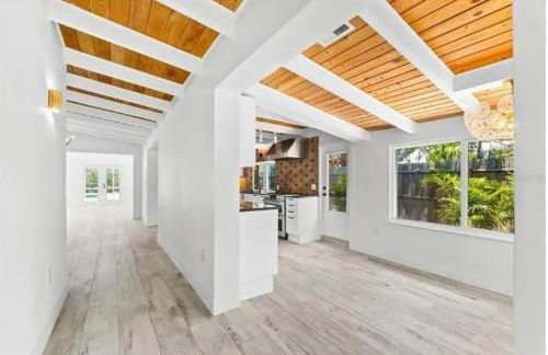 Blue Lagoon Hideaway 3BR Coastal Chic Retreat - Photo 25