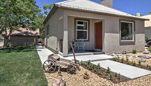 Newly Remodeled Home with Yard in Downtown Caliente! - Foto 3