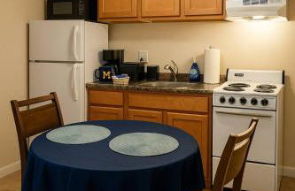 Downtown A2 Gem - Next to Hospitals, Stadium & Restaurants - Foto 38