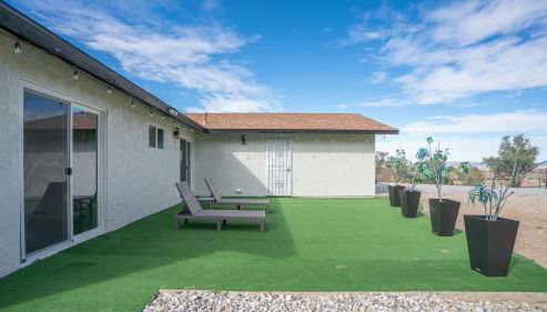 Desert Villa - EV, Hot Tub, Grill, Bar, Games, RV Parking in Twentynine Palms Downtown - Foto 4