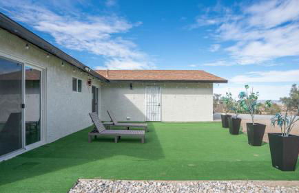 Desert Villa - EV, Hot Tub, Grill, Bar, Games, RV Parking in Twentynine Palms Downtown - Foto 4