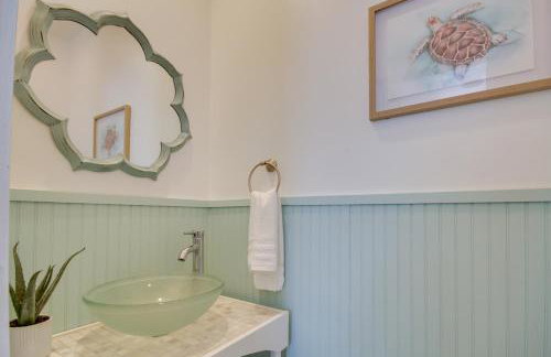 Sunny Waveland Home Rental with Pool Walk to Beach! - Foto 24