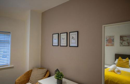 Town Street Apartment - Photo 12