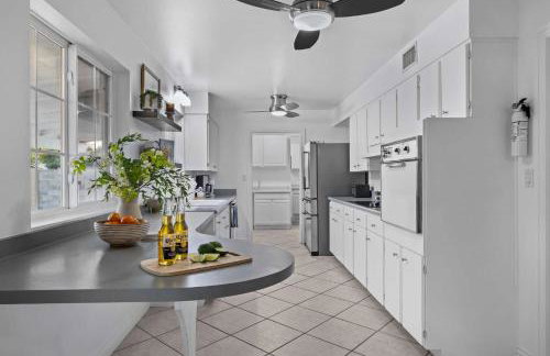 Shangri La Home - Boho Chic with Patio Pool & Grille - Foto 5