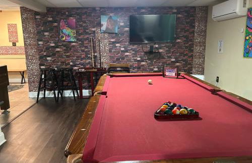 WOW!! Ultimate Pocono Retreat, Hot Tub, Game Room, Deck, Lakes, Skiing, Pools - Foto 28