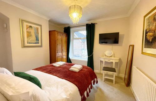 Stylish cottage in vibrant riverside village - Foto 10