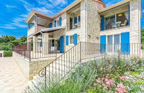 Villa Sterpazzi near Poreč with heated private pool, sea view, jacuzzi and sauna - Foto 9