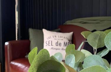 Shepherd's Hut - Sleeps 2 - Pet Friendly - Parking - Foto 44