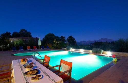 Allaria Villa Traditional Villa - Photo 3