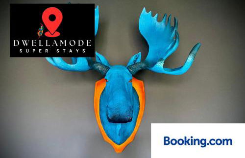 4 Bedroom House - DISC0UNTS - Parking, Contractors, Group, Family - Foto 1